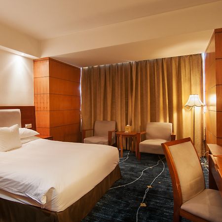 Gloria Plaza Hotel Kangqiao Shanghai Exterior foto