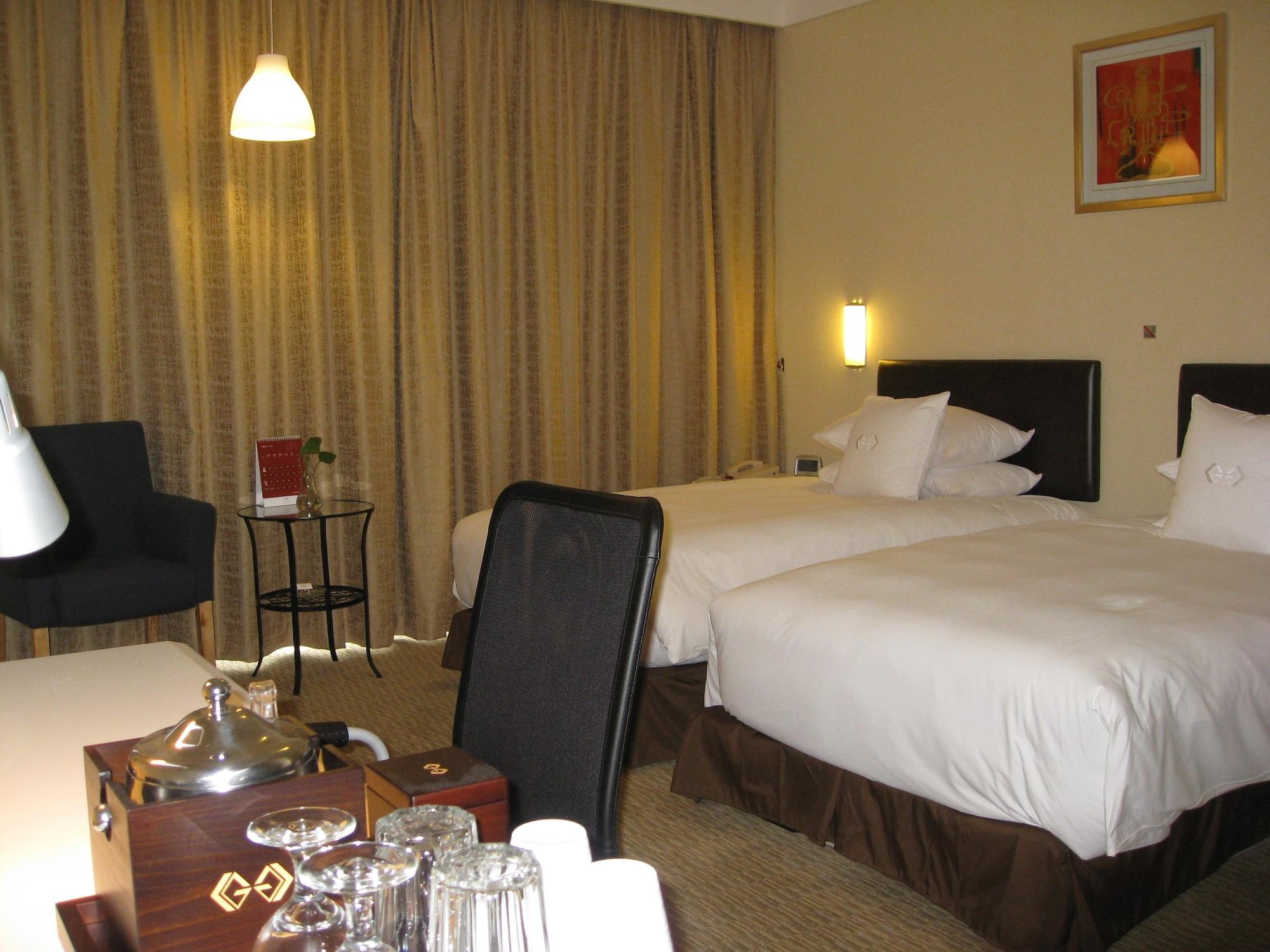 Gloria Plaza Hotel Kangqiao Shanghai Exterior foto