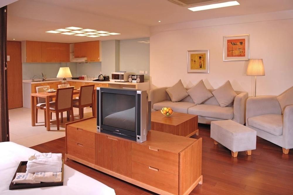 Gloria Plaza Hotel Kangqiao Shanghai Exterior foto