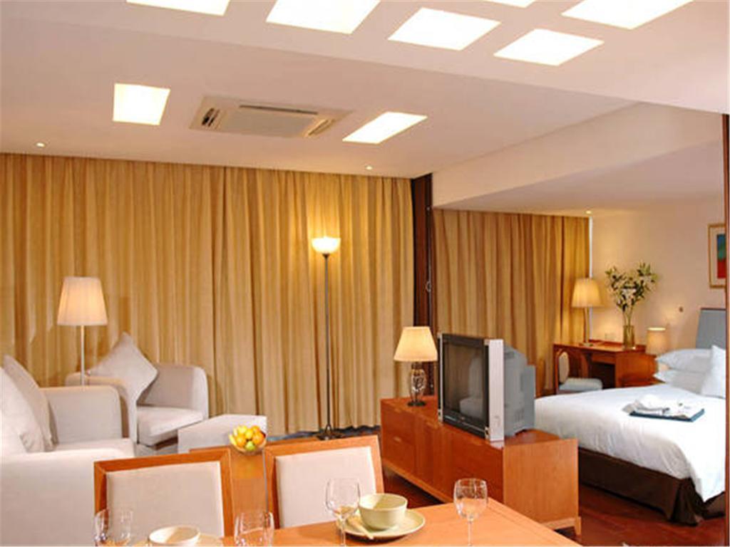 Gloria Plaza Hotel Kangqiao Shanghai Exterior foto