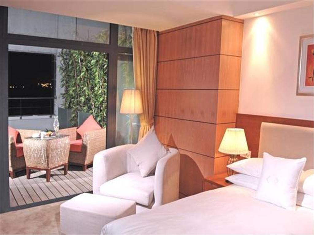 Gloria Plaza Hotel Kangqiao Shanghai Exterior foto