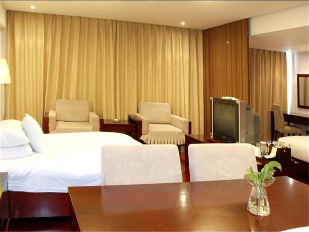 Gloria Plaza Hotel Kangqiao Shanghai Exterior foto