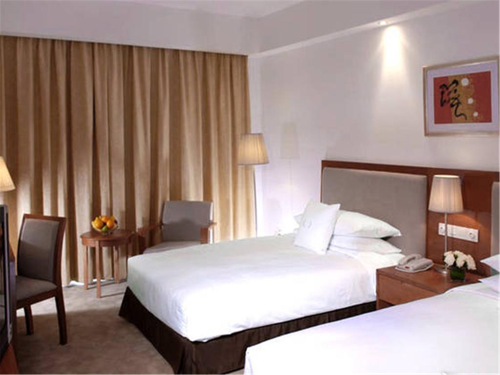 Gloria Plaza Hotel Kangqiao Shanghai Exterior foto