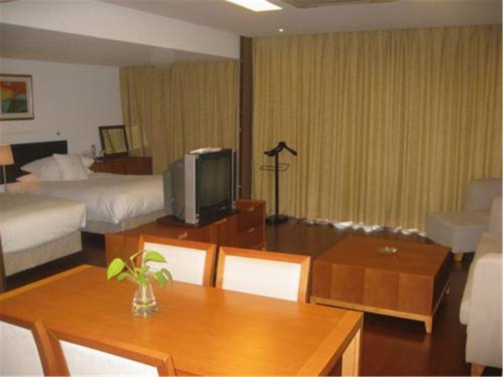Gloria Plaza Hotel Kangqiao Shanghai Exterior foto