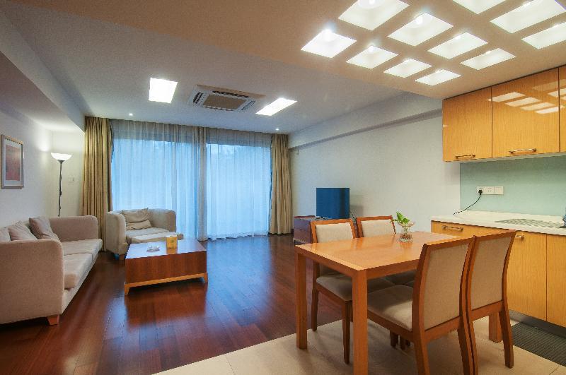 Gloria Plaza Hotel Kangqiao Shanghai Exterior foto