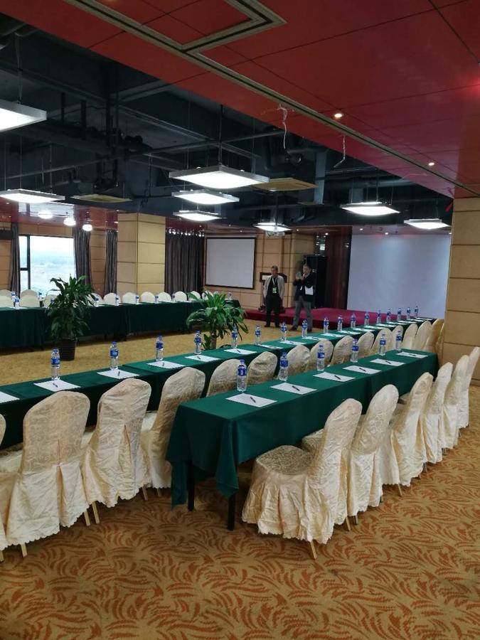 Gloria Plaza Hotel Kangqiao Shanghai Exterior foto