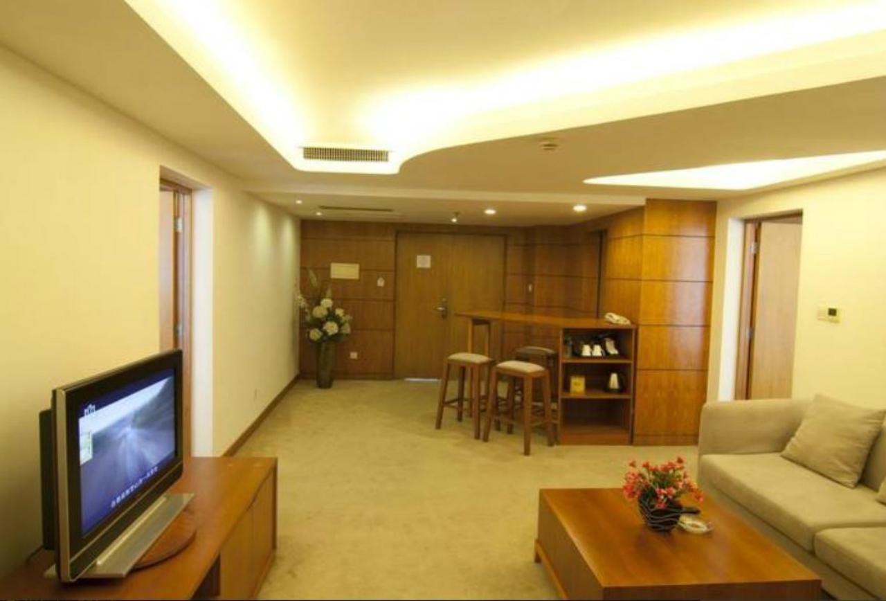 Gloria Plaza Hotel Kangqiao Shanghai Exterior foto