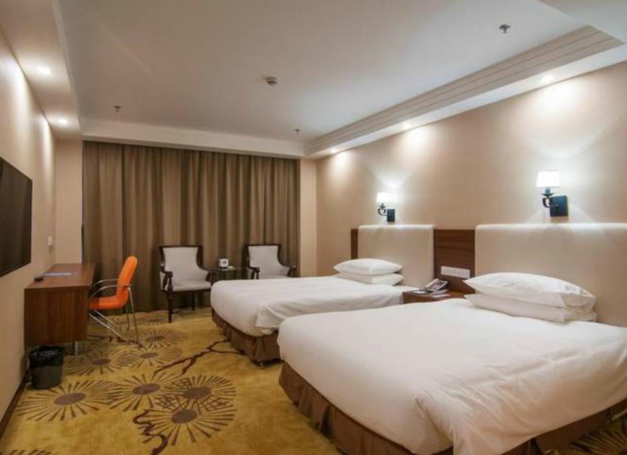 Gloria Plaza Hotel Kangqiao Shanghai Exterior foto
