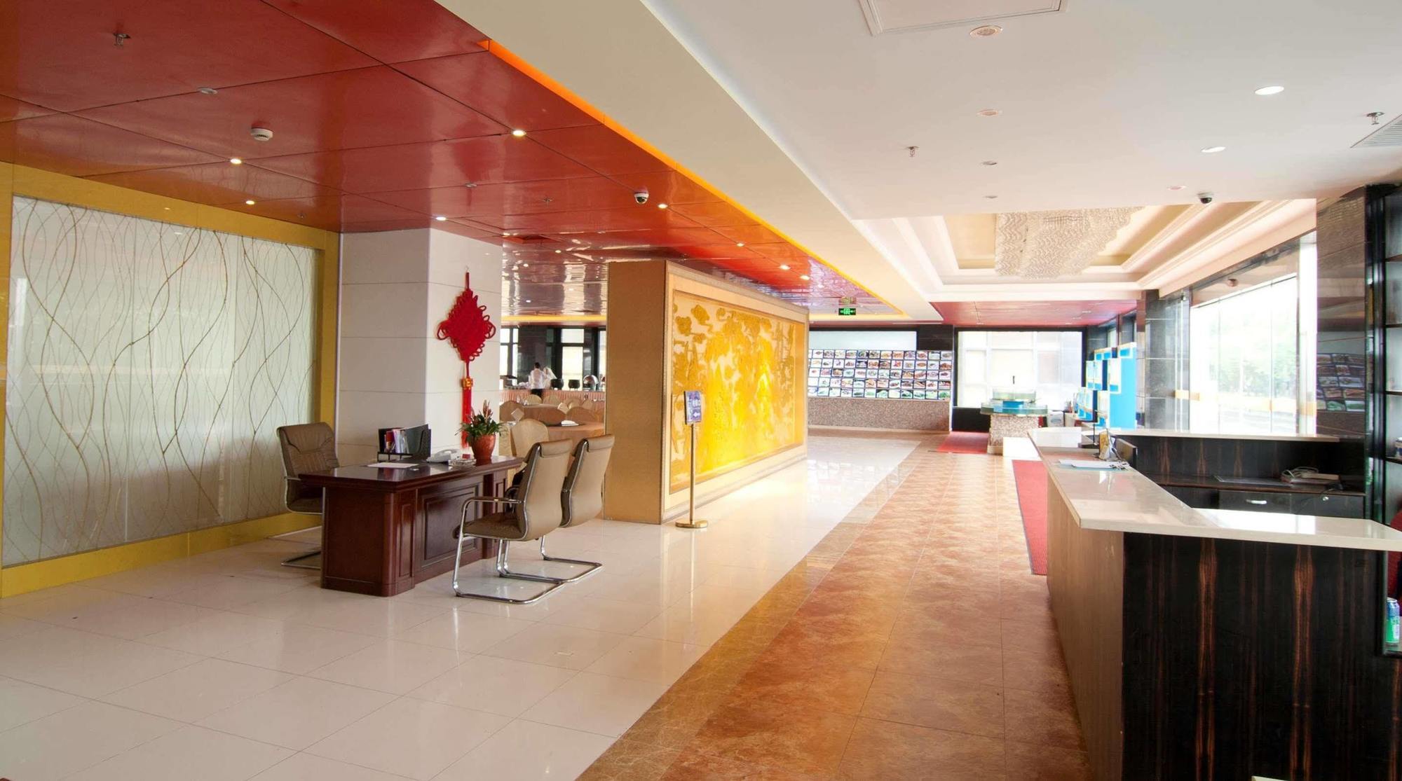Gloria Plaza Hotel Kangqiao Shanghai Exterior foto