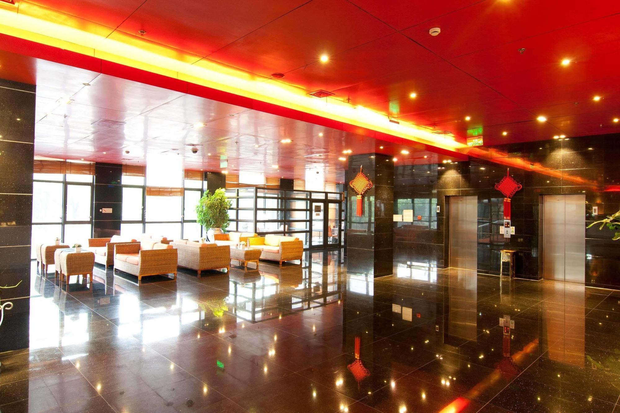 Gloria Plaza Hotel Kangqiao Shanghai Exterior foto