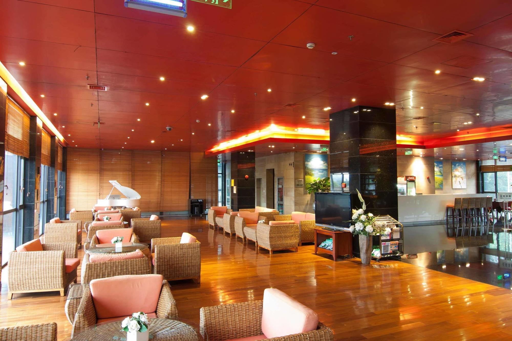 Gloria Plaza Hotel Kangqiao Shanghai Exterior foto