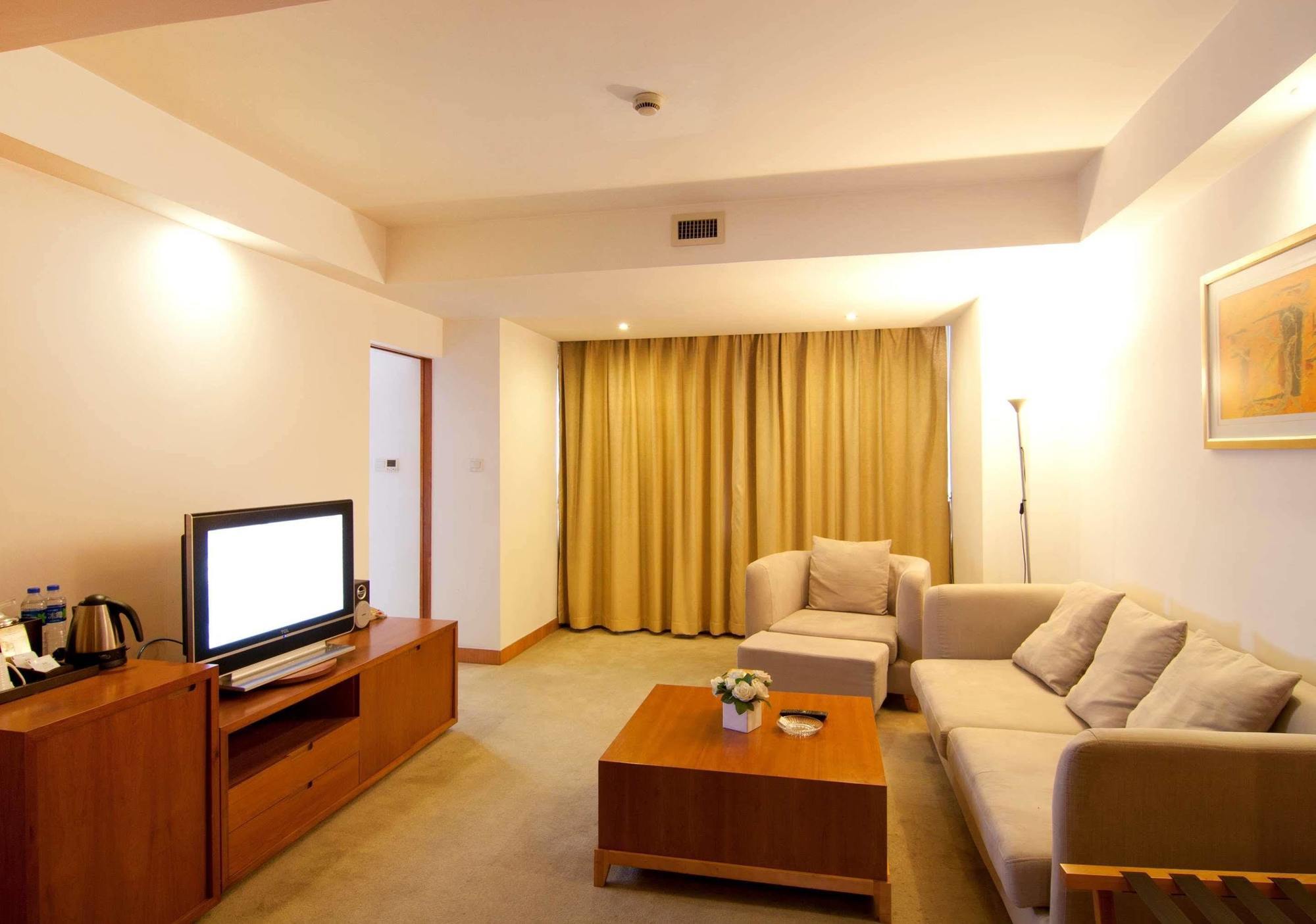 Gloria Plaza Hotel Kangqiao Shanghai Exterior foto