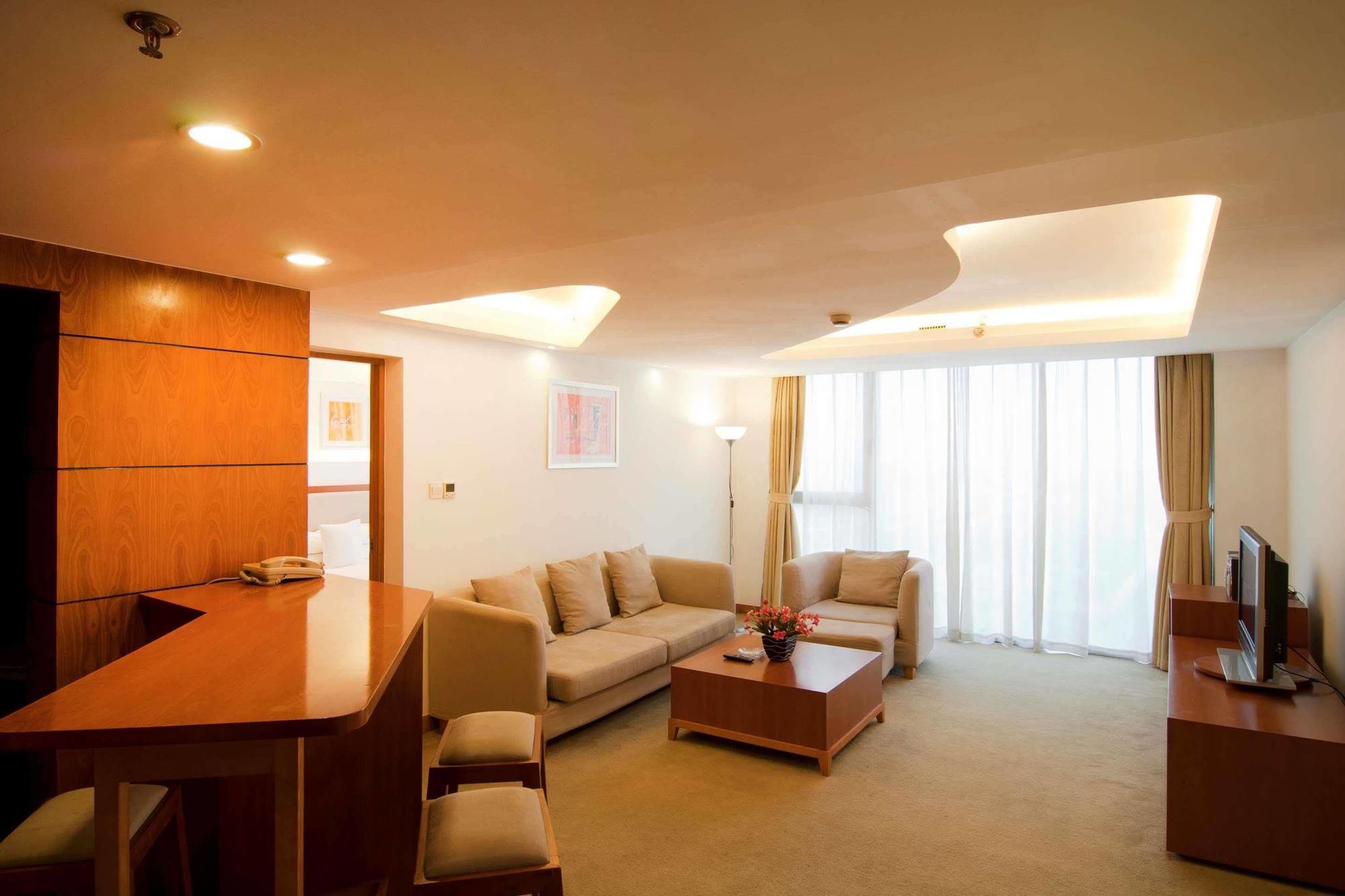 Gloria Plaza Hotel Kangqiao Shanghai Exterior foto