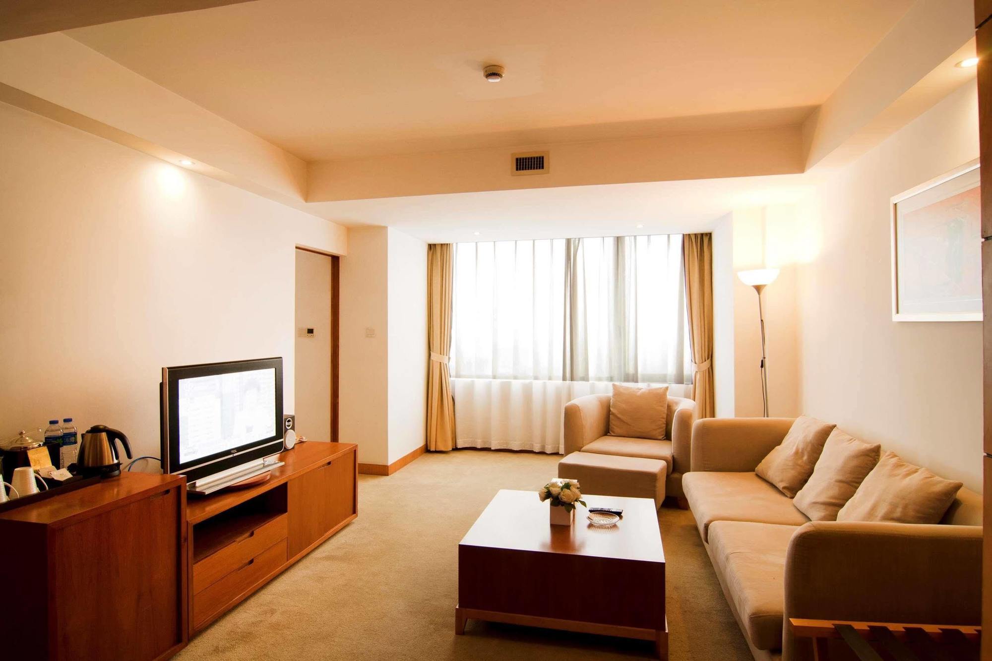 Gloria Plaza Hotel Kangqiao Shanghai Exterior foto