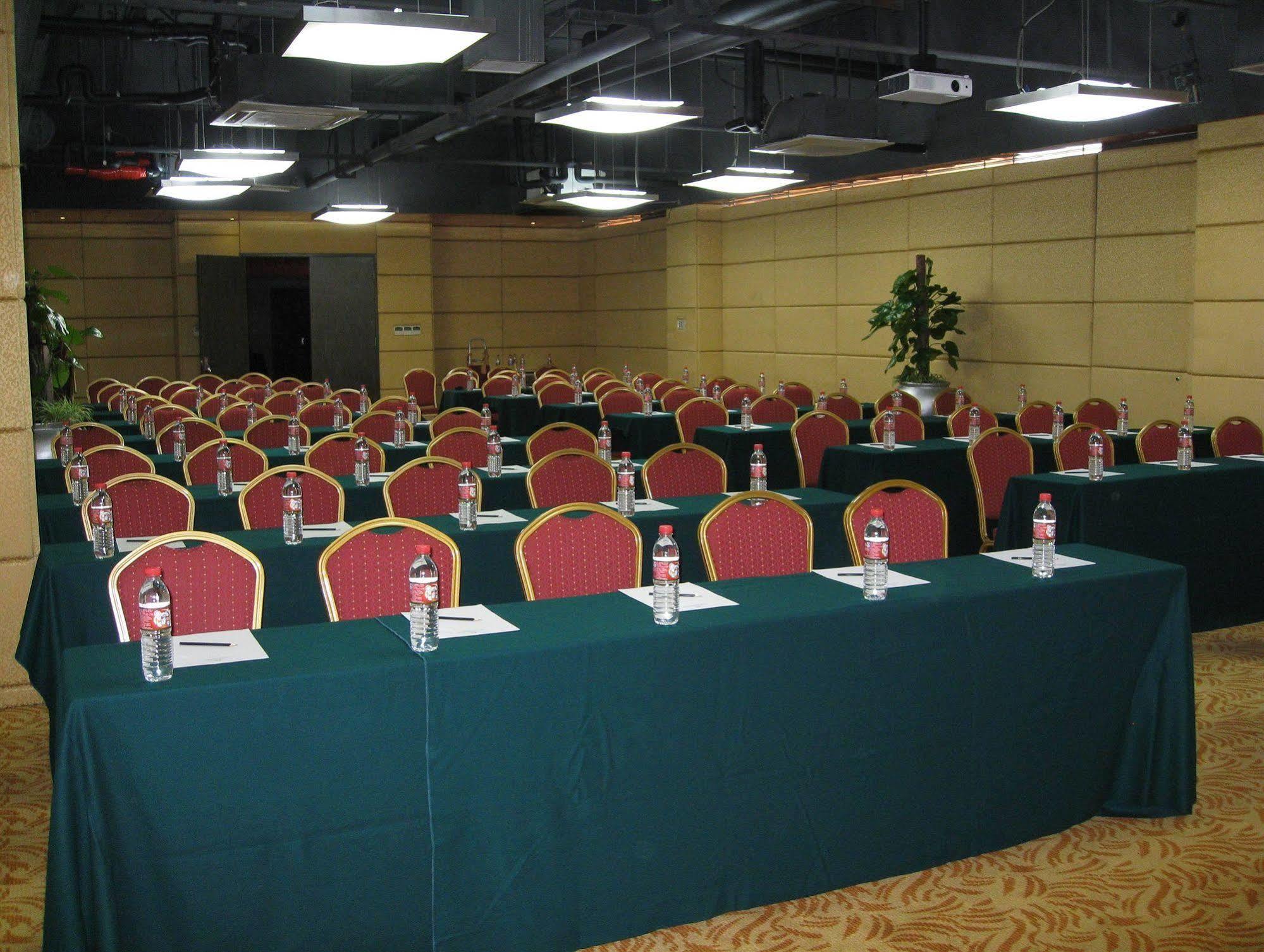 Gloria Plaza Hotel Kangqiao Shanghai Exterior foto