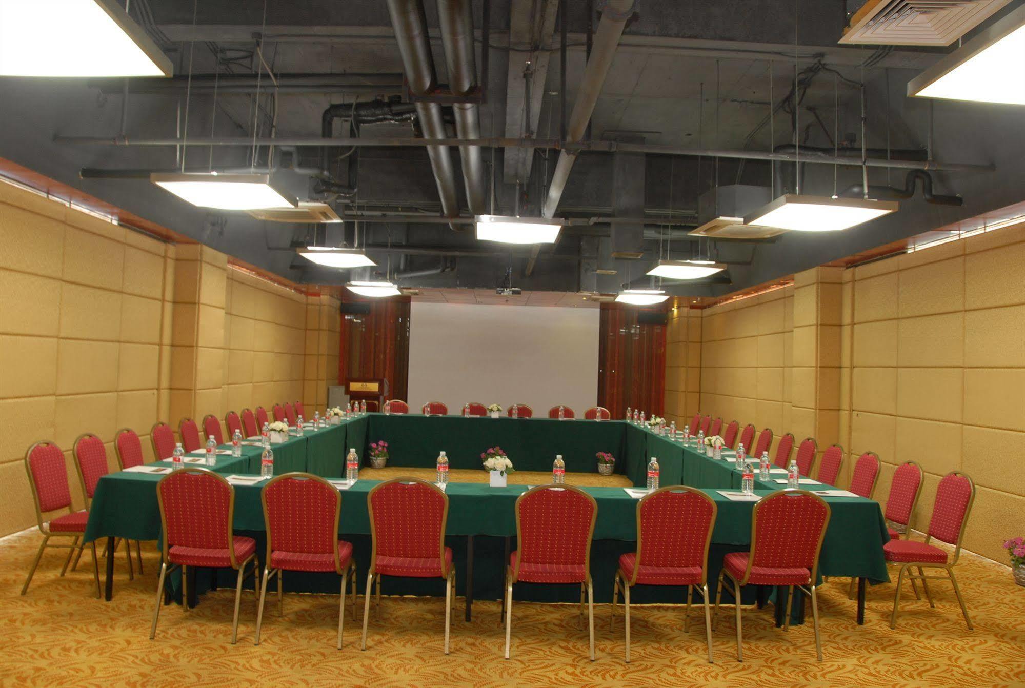 Gloria Plaza Hotel Kangqiao Shanghai Exterior foto