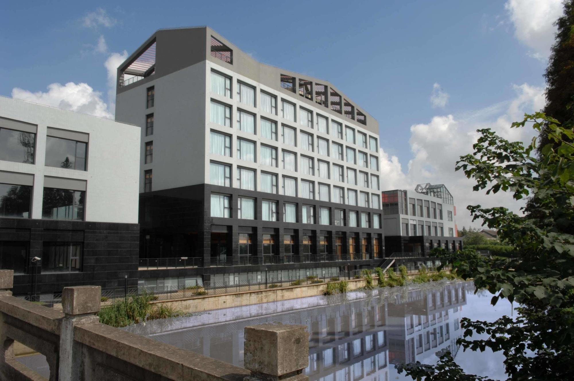 Gloria Plaza Hotel Kangqiao Shanghai Exterior foto